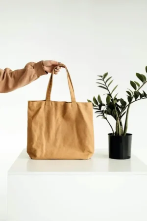 Bolsos veganos elegantes y accesorios de moda ética sin piel