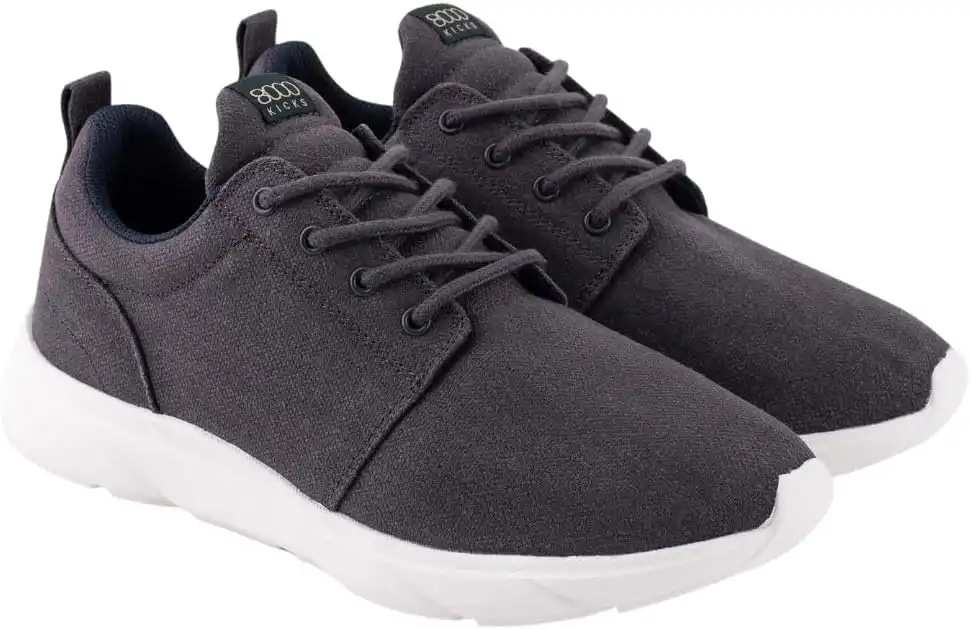 Zapatillas veganas 8000kicks hechas de cañamo, sostenibles y cómodas.